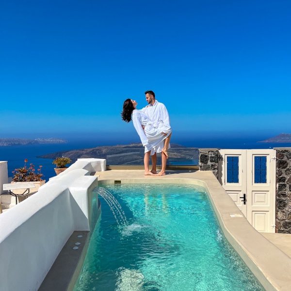 Luxury Travel Host (Alexia and Alex)